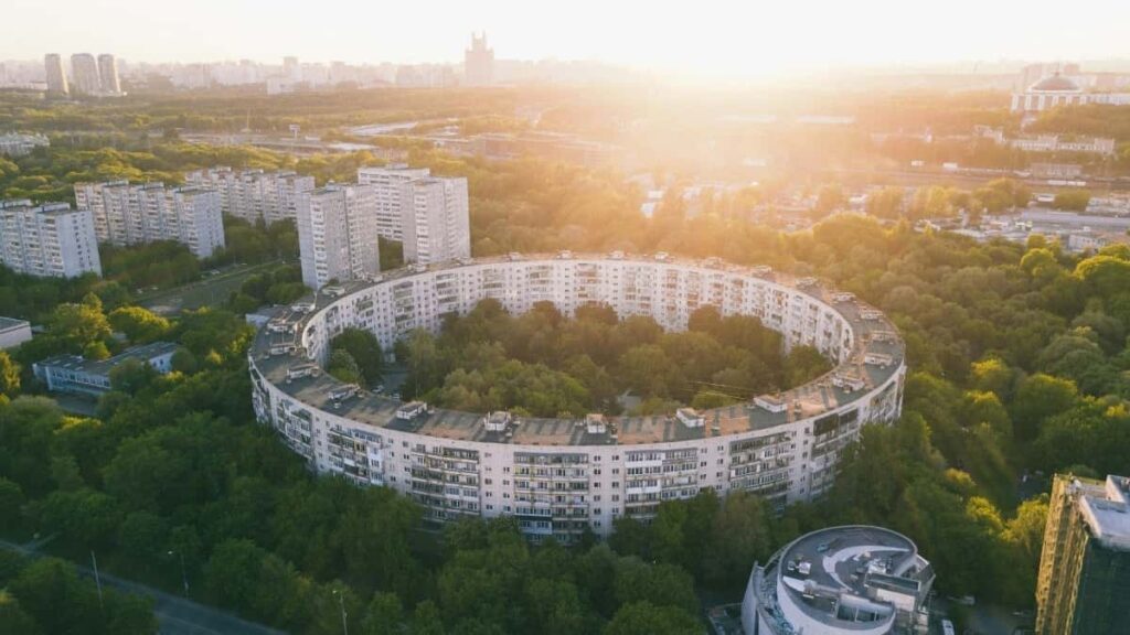 Leiarvisir fyrir islensk auglysendur: hvernig finna og virkja austurriska Twitch-streymara til a flytja voruskilabo i lifandi straumum.