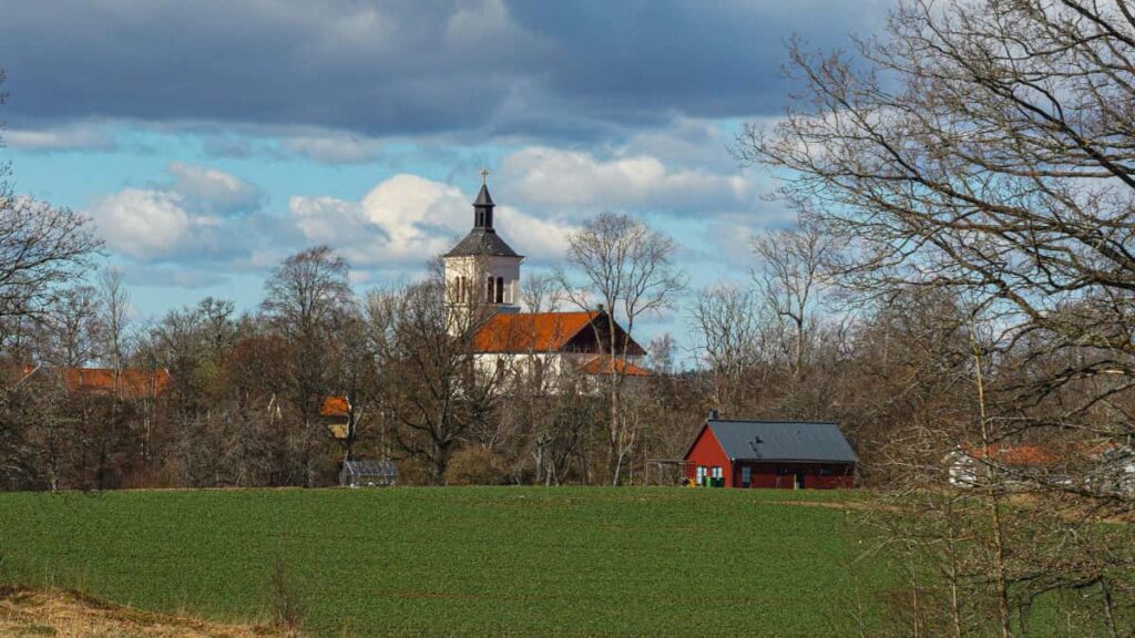 Praktisk leiarvisi fyrir islenska skapendur: hvernig finna og nalgast slovensk vorumerki a LinkedIn til a deila heilbrigum venjum me fylgjendum.