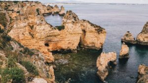 Leiarvisir fyrir islenska auglysendur: hvernig finna og virkja Snapchat-skopuleikara i Saudi-Arabiu til a keyra farsimaleikjakynningar.