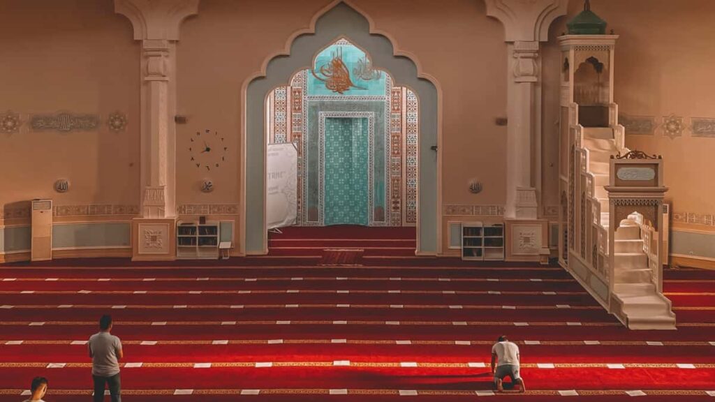 Hagnyt leiarvisir fyrir islenska skapara: hvernig na til Sri Lanka vorumerkja a TikTok me giveaway-atakum sambland af stefnu, dmum og utfrslum.