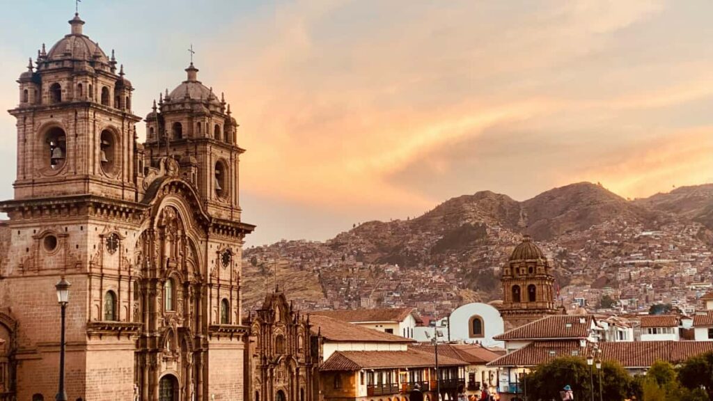 Leiarvisir fyrir islenska auglysendur: hvernig u finnur, velur og borgar Estoniu Twitter-skapara fyrir UGC-herferir me oruggri greislu, rettindastjornun og gagnadrifnu mati.