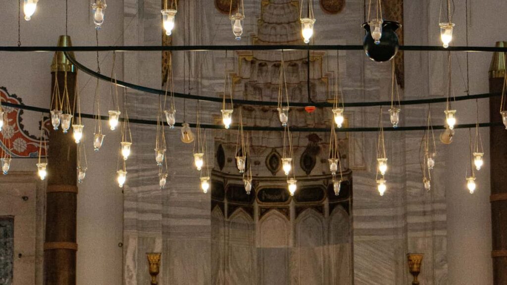 Hagnytt leiarspor fyrir islenska skapara: hvernig na til koreskra vorumerkja tengdum efni a HBO Max, hvaa tkni og tengsl virka, og hvernig VPN og marktk greining styur samninga.